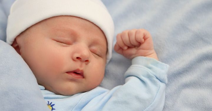 Establishing Healthy Sleep Cues For Your Newborn Baby